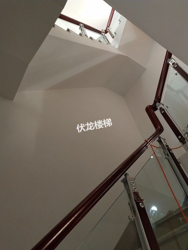 三亚客户玻璃楼梯扶手效果图_玻璃楼梯扶手安装展示(图7)
