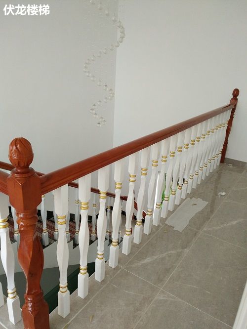 乐东县实木楼梯扶手案例-白色描金时上大气的楼梯风格(图7)
