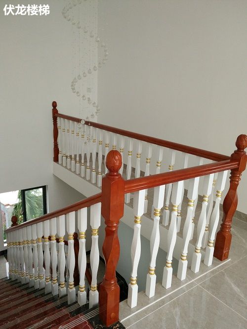 乐东县实木楼梯扶手案例-白色描金时上大气的楼梯风格(图5)