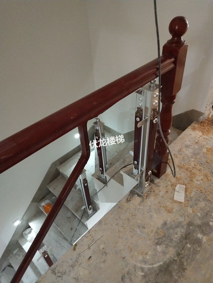 三亚客户玻璃楼梯扶手效果图_玻璃楼梯扶手安装展示(图4)