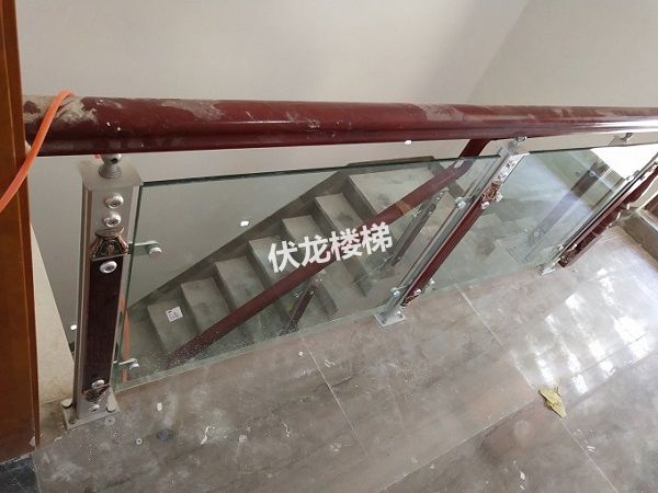 三亚客户玻璃楼梯扶手效果图_玻璃楼梯扶手安装展示(图9)